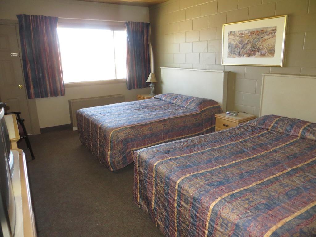 Westgate Inn Saskatoon Room photo